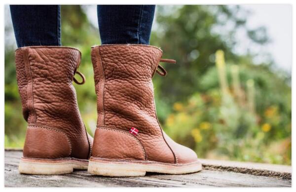 holidaygiftguideeditorial-treatyourself-p1-duckfeetusa-cb446130229.jpg