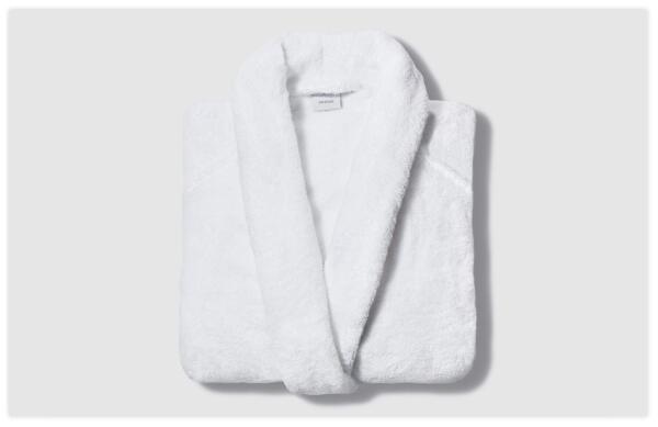 holidaygiftguideeditorial-treatyourself-p1-snowe-cb1575304971.jpg